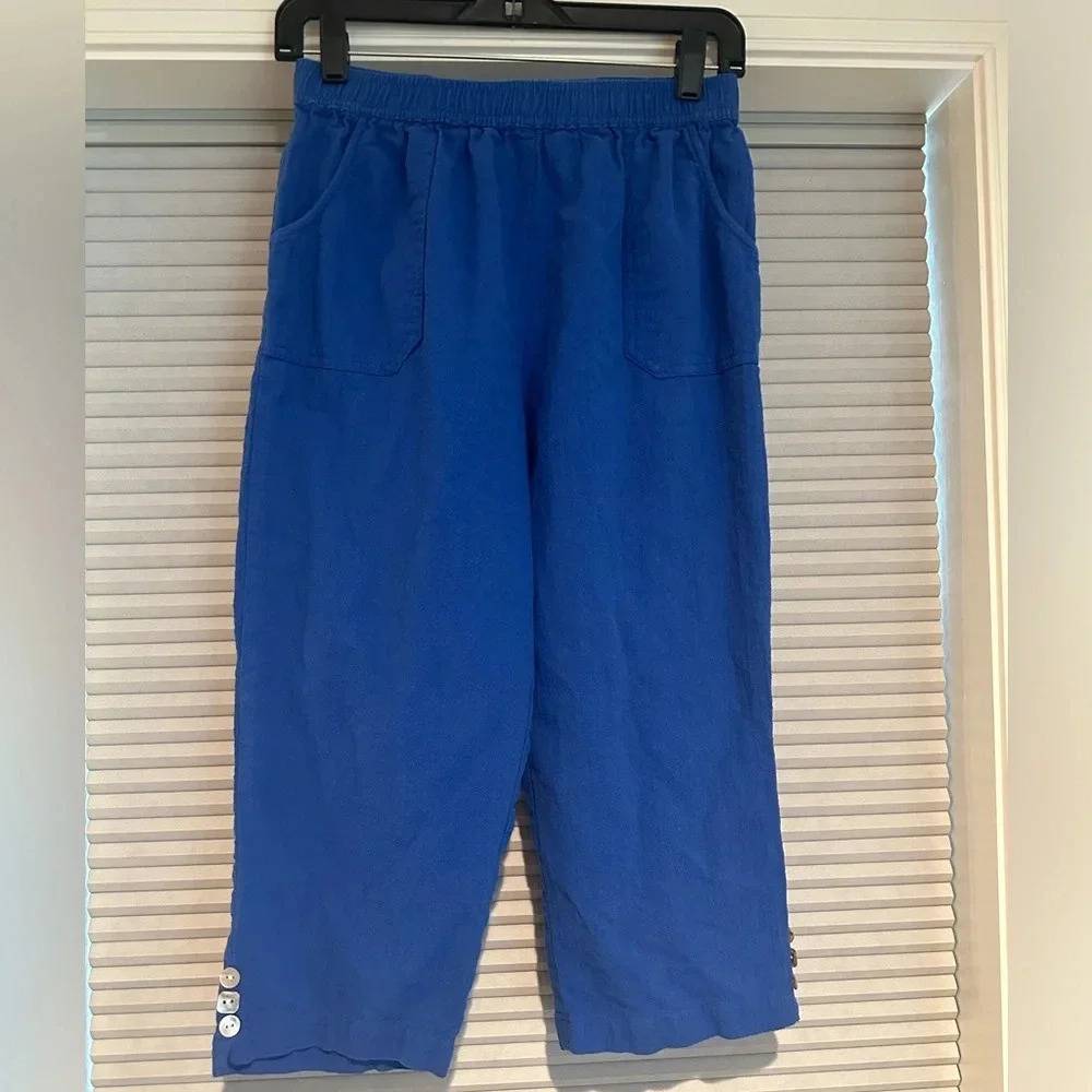 Blue cropped pants with shell buttons and pocket from Alfred Dunner C-17